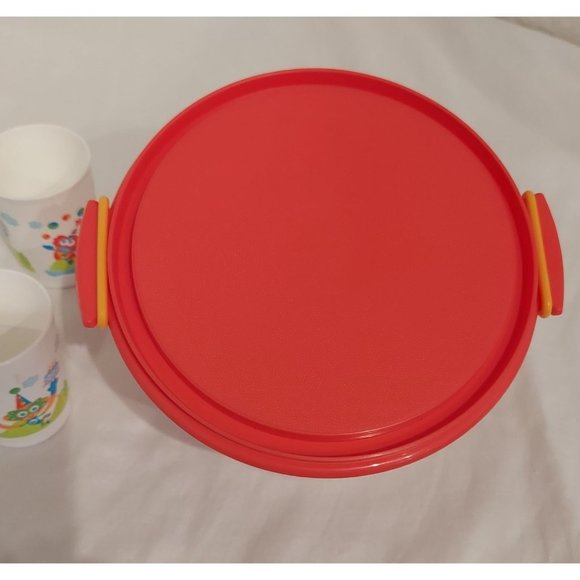 Vintage Tupperware Kids Set of 4 Cups & Matching Cake Taker With Handle Lot - Picture 6 of 10